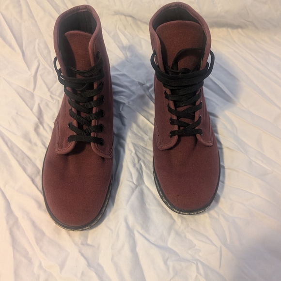 Boots - Picture 2 of 5